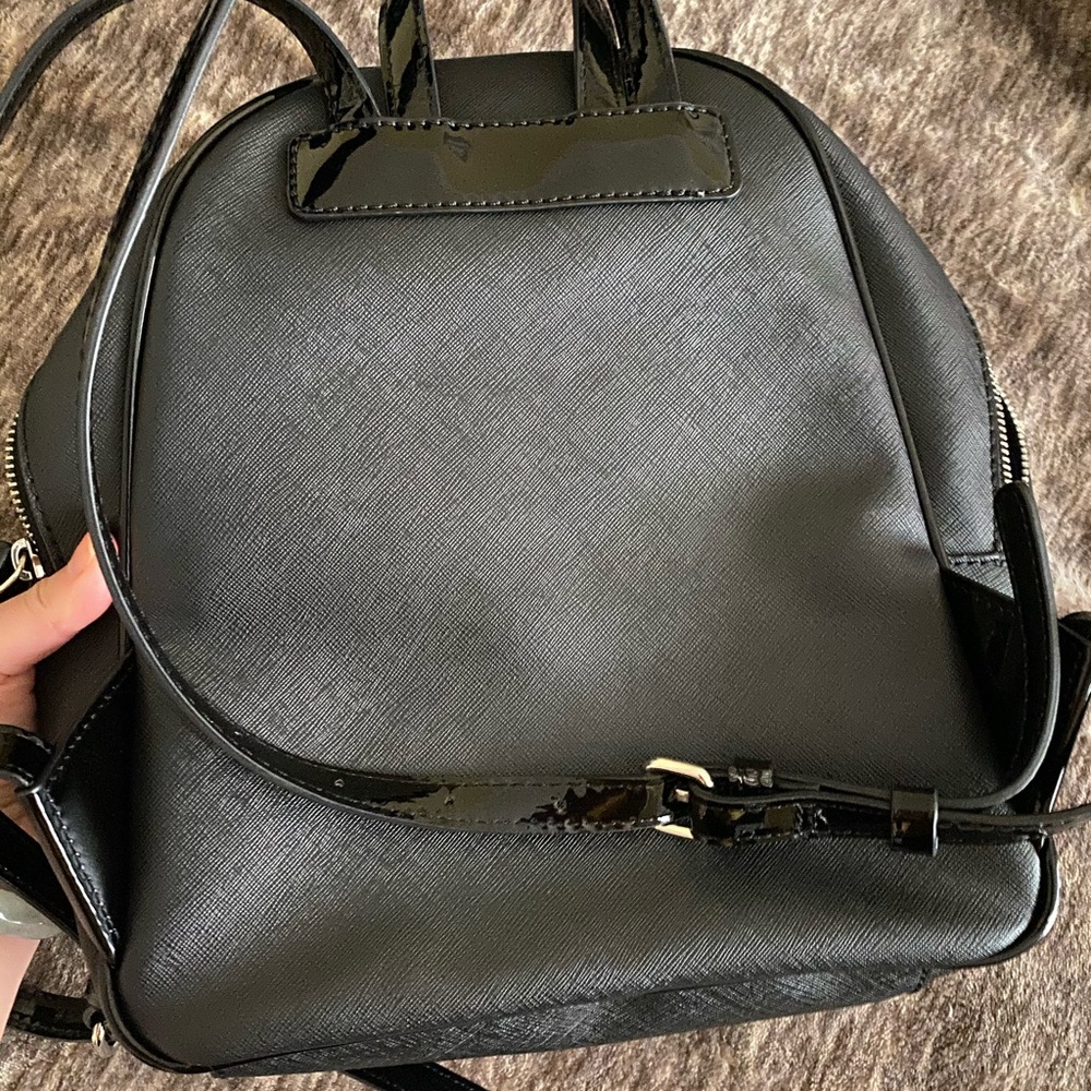 GUESS - Picture 4 of 4